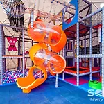 Soleo Family - W Rewalu 3 Min Od Morza - 3 Baseny, 5 Jacuzzi, Sauna, Animacje, Malpi Gaj, 3 Sale Zabaw, 4 Place Zabaw, 2 Restauracje Rewal