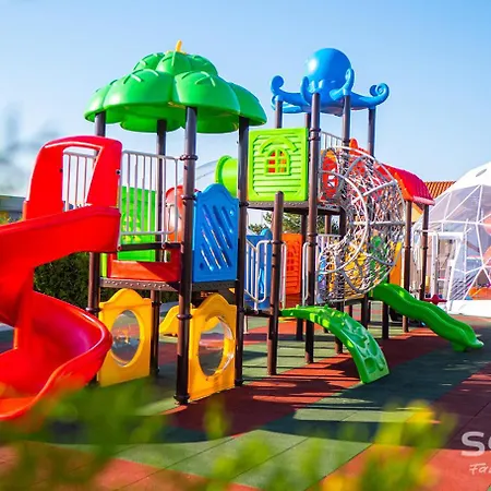 펜션 Soleo Family - W Rewalu 3 Min Od Morza - 3 Baseny, 5 Jacuzzi, Sauna, Animacje, Malpi Gaj, 3 Sale Zabaw, 4 Place Zabaw, 2 Restauracje