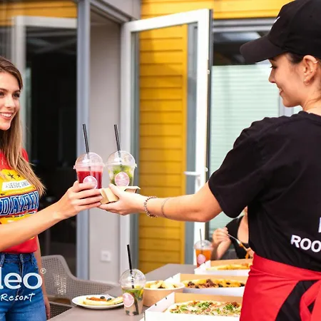 Vakantiehuis Soleo Family - W Rewalu 3 Min Od Morza - 3 Baseny, 5 Jacuzzi, Sauna, Animacje, Malpi Gaj, 3 Sale Zabaw, 4 Place Zabaw, 2 Restauracje