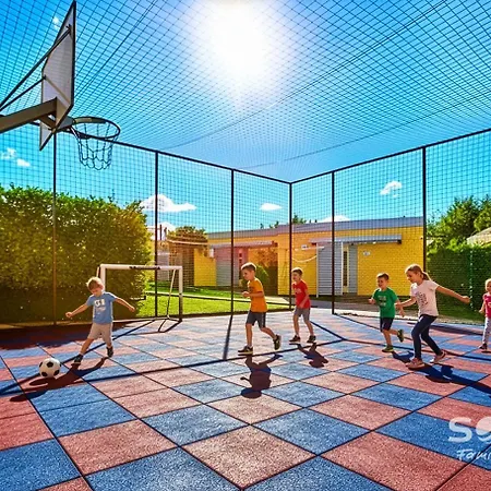 펜션 Soleo Family - W Rewalu 3 Min Od Morza - 3 Baseny, 5 Jacuzzi, Sauna, Animacje, Malpi Gaj, 3 Sale Zabaw, 4 Place Zabaw, 2 Restauracje *