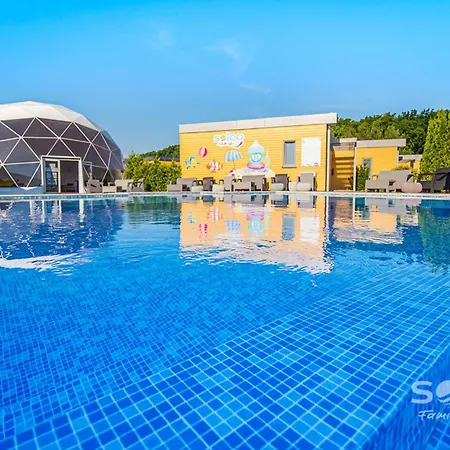 Vakantiehuis Soleo Family - W Rewalu 3 Min Od Morza - 3 Baseny, 5 Jacuzzi, Sauna, Animacje, Malpi Gaj, 3 Sale Zabaw, 4 Place Zabaw, 2 Restauracje Rewal