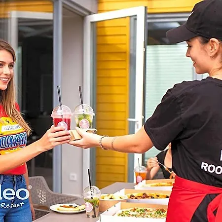 Soleo Family - W Rewalu 3 Min Od Morza - 3 Baseny, 5 Jacuzzi, Sauna, Animacje, Malpi Gaj, 3 Sale Zabaw, 4 Place Zabaw, 2 Restauracje Feriehus Rewal