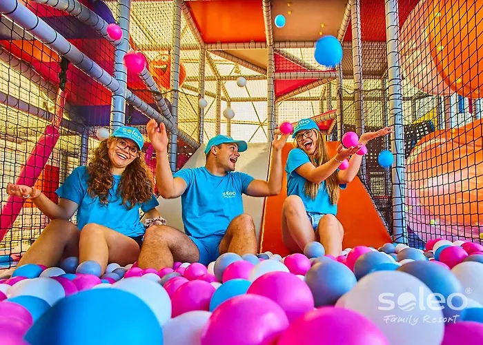 Soleo Family - W Rewalu 3 Min Od Morza - 3 Baseny, 5 Jacuzzi, Sauna, Animacje, Malpi Gaj, 3 Sale Zabaw, 4 Place Zabaw, 2 Restauracje Prázdninový dům Rewal