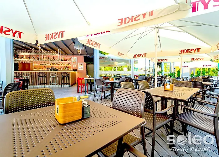 Prázdninový dům Soleo Family - W Rewalu 3 Min Od Morza - 3 Baseny, 5 Jacuzzi, Sauna, Animacje, Malpi Gaj, 3 Sale Zabaw, 4 Place Zabaw, 2 Restauracje